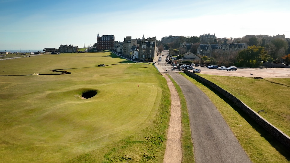 /content/dam/images/golfdigest/fullset/2023/8/TheHoleAt_St Andrews_17_Old Course.jpg